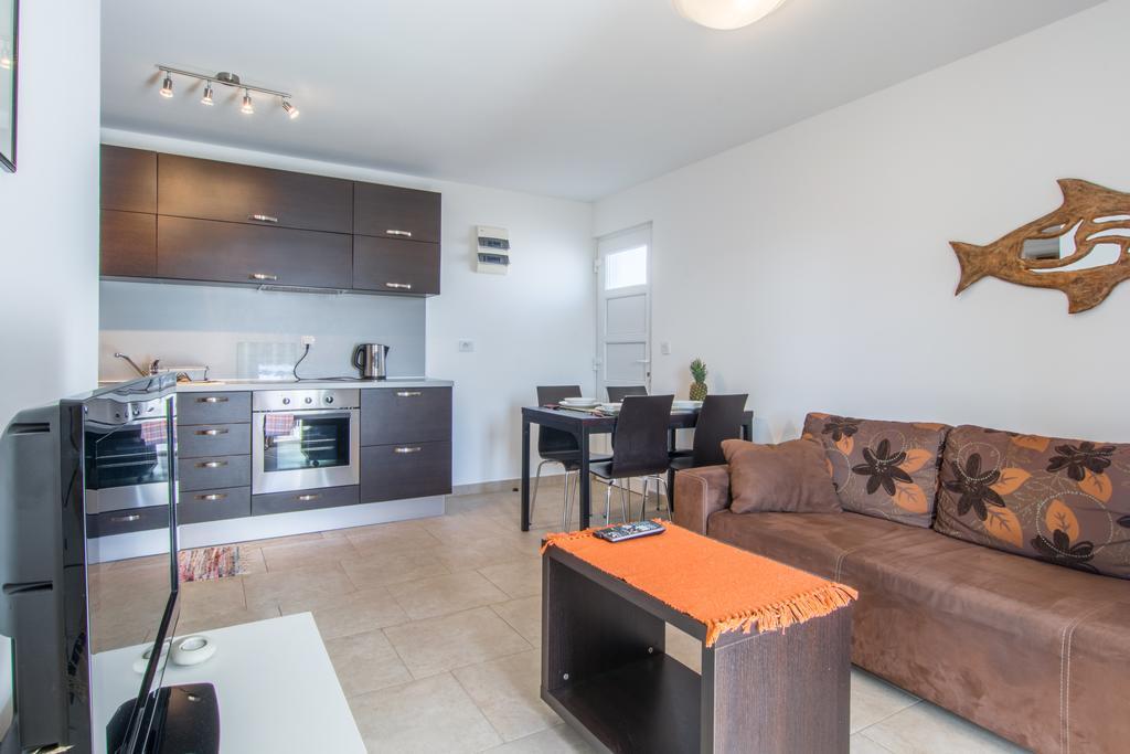 Apartments Domuzin Biograd Na Moru Exteriör bild