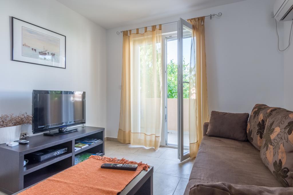 Apartments Domuzin Biograd Na Moru Exteriör bild