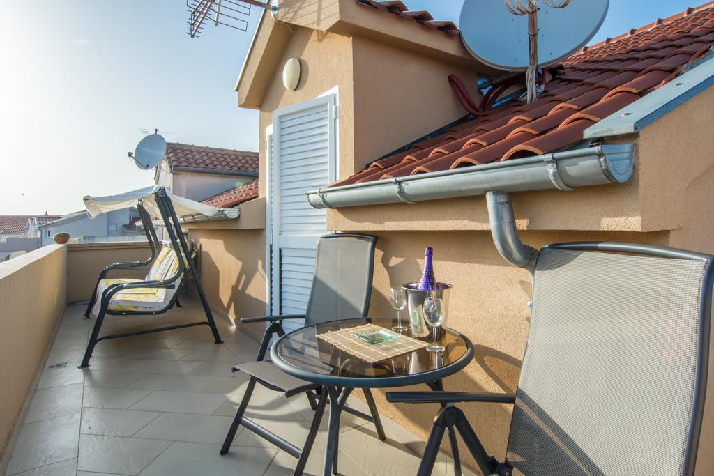 Apartments Domuzin Biograd Na Moru Exteriör bild