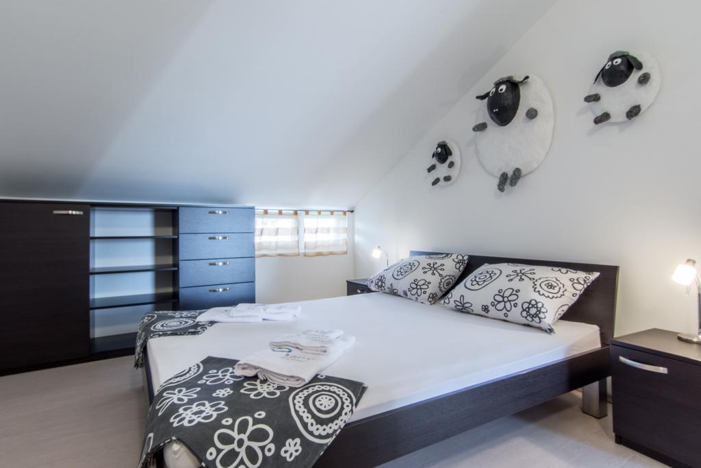 Apartments Domuzin Biograd Na Moru Exteriör bild