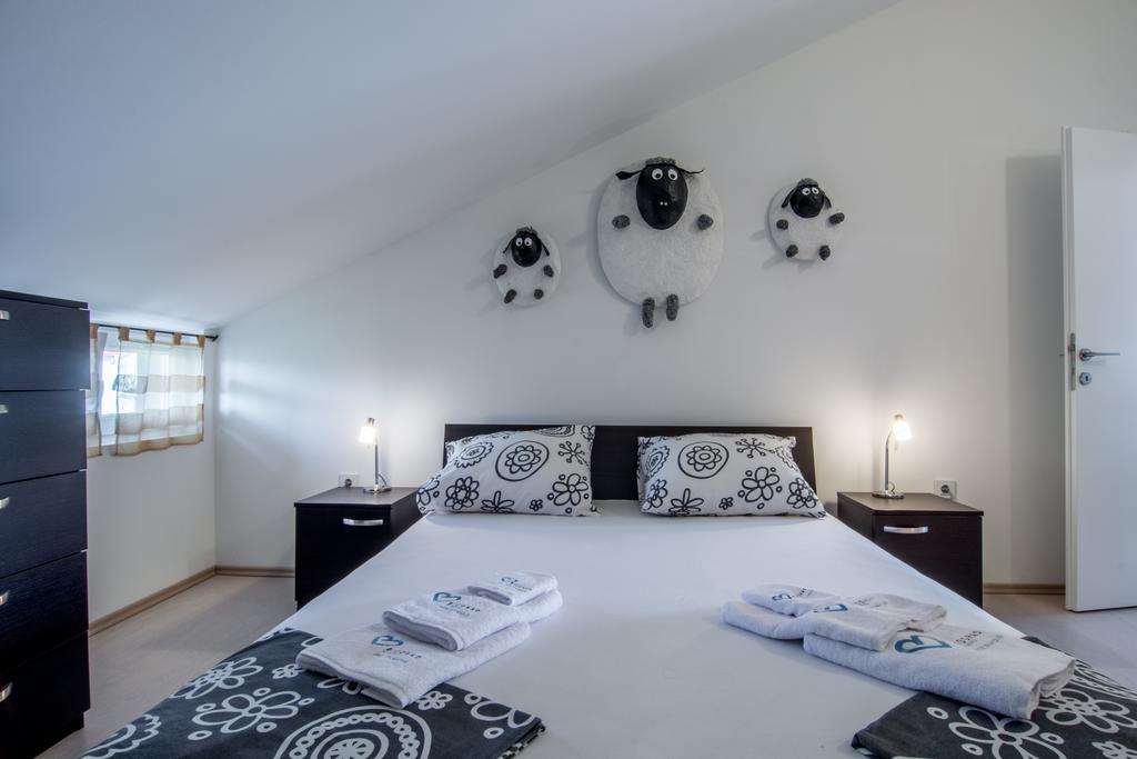 Apartments Domuzin Biograd Na Moru Exteriör bild